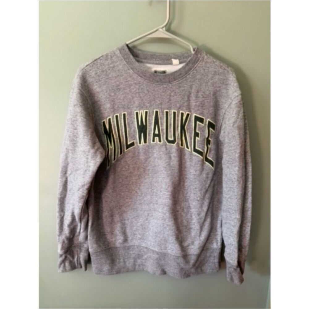 Tailgate Milwaukee Bucks Gray Crewneck Sweatshirt Size S